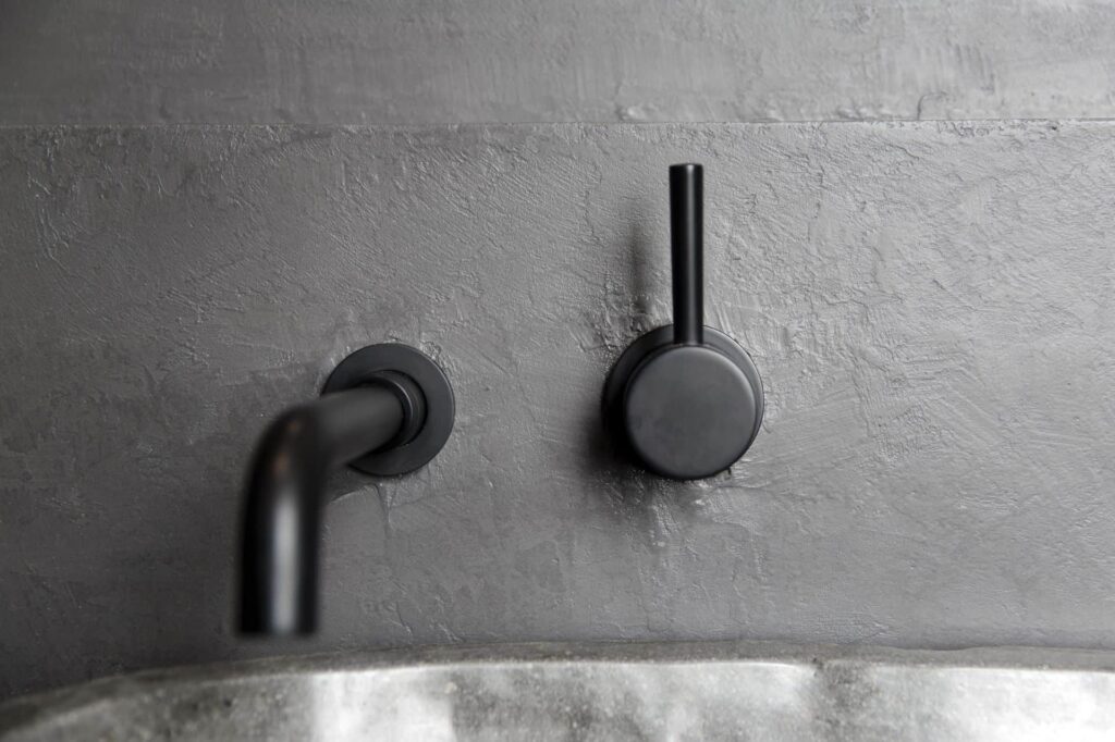 Beton ciré betonlook wanden in badkamer Willem Designvloeren Opheusden