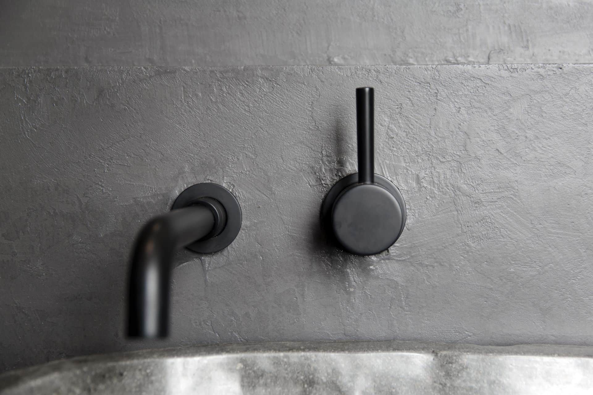 Beton ciré betonlook wanden in badkamer Willem Designvloeren Opheusden