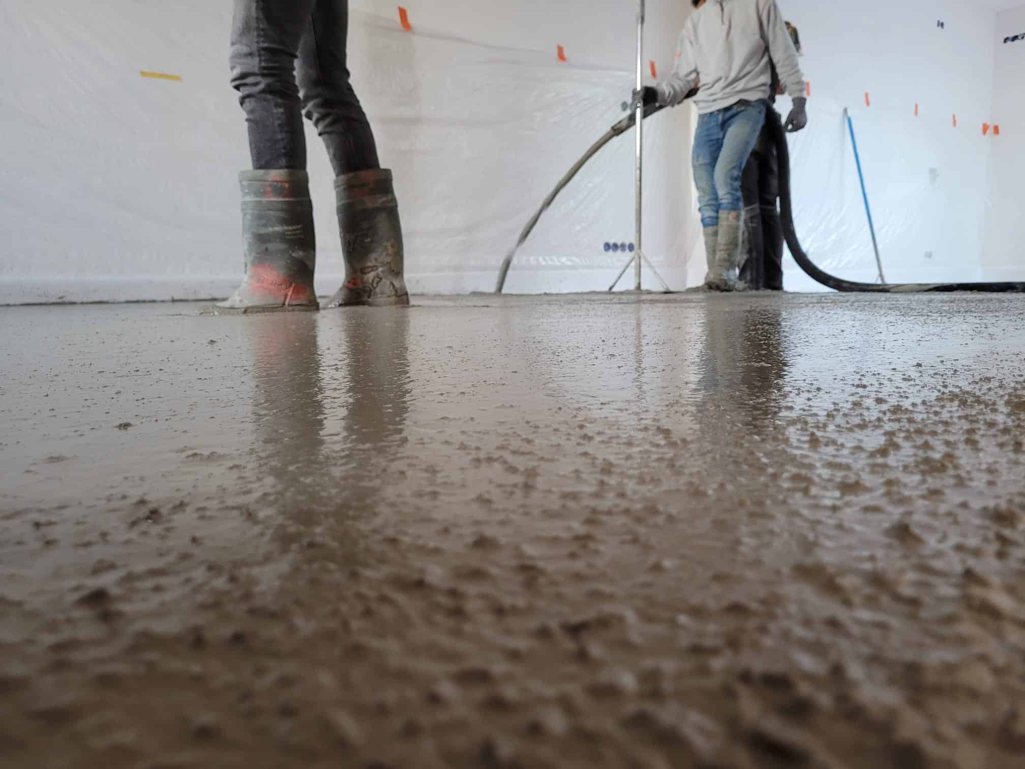 Betonvloer storten in Ens, beton storten, gevlinderde betonvloer storten