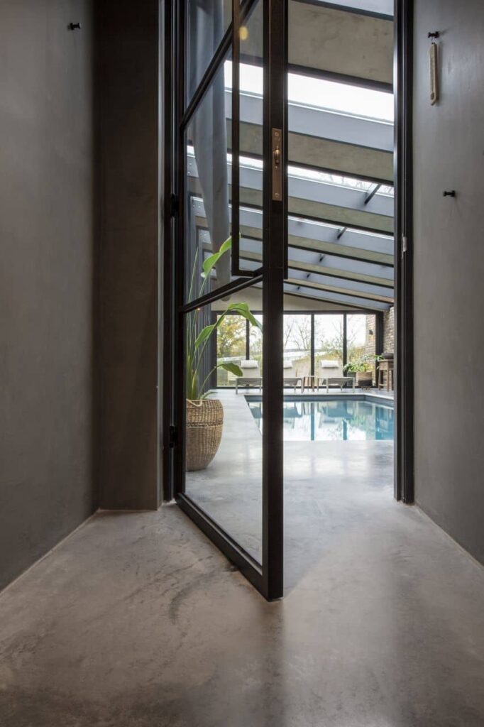 Gevlinderde woonbeton vloer poolhouse Cuijk 21