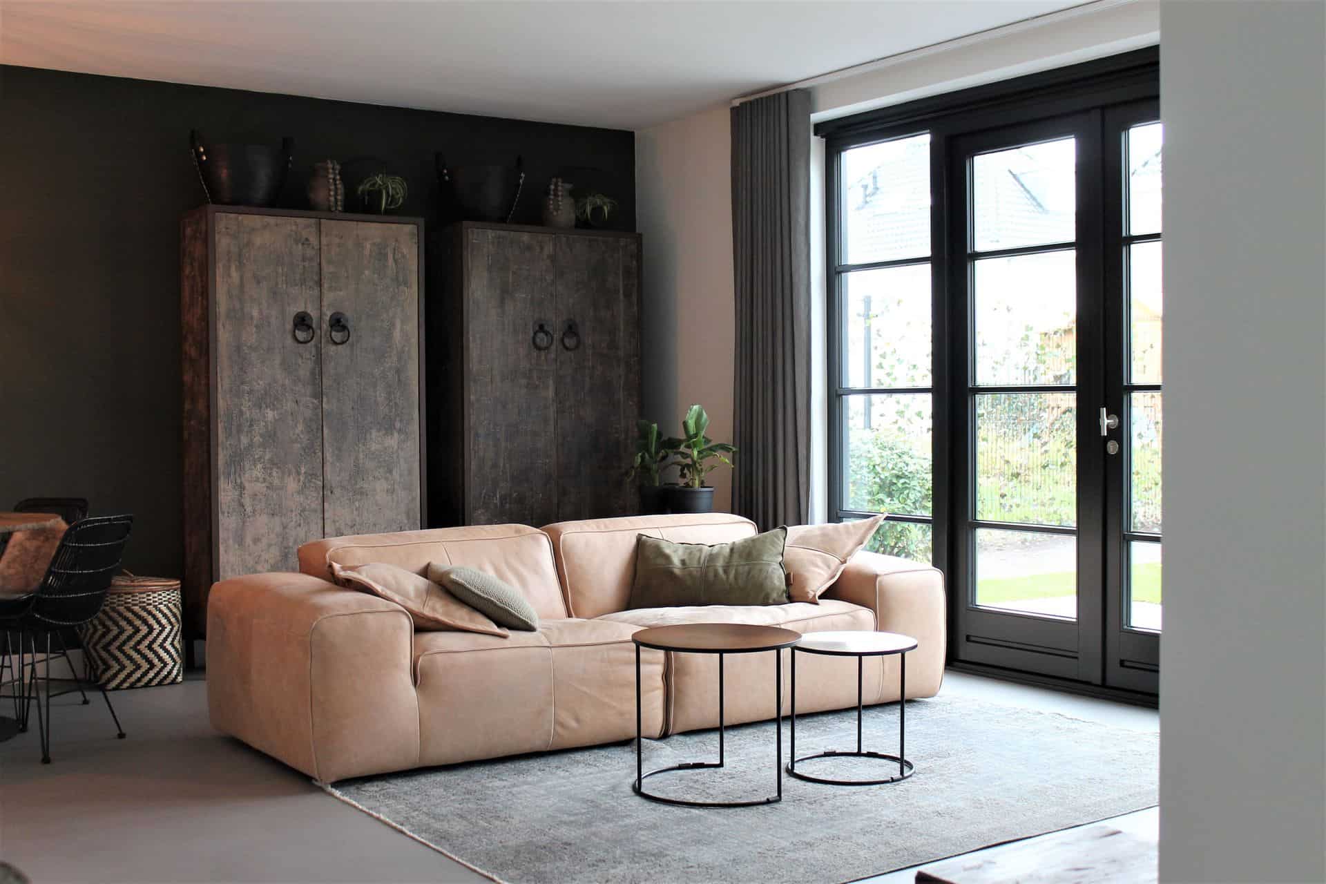 Betonciré vloer in de kamer, betonlook vloeren in de woonkamer