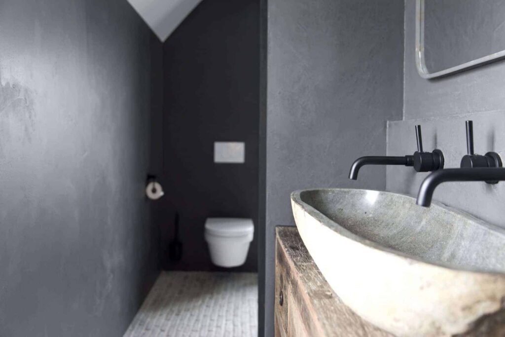 Betonlook stuc ciré in de badkamer