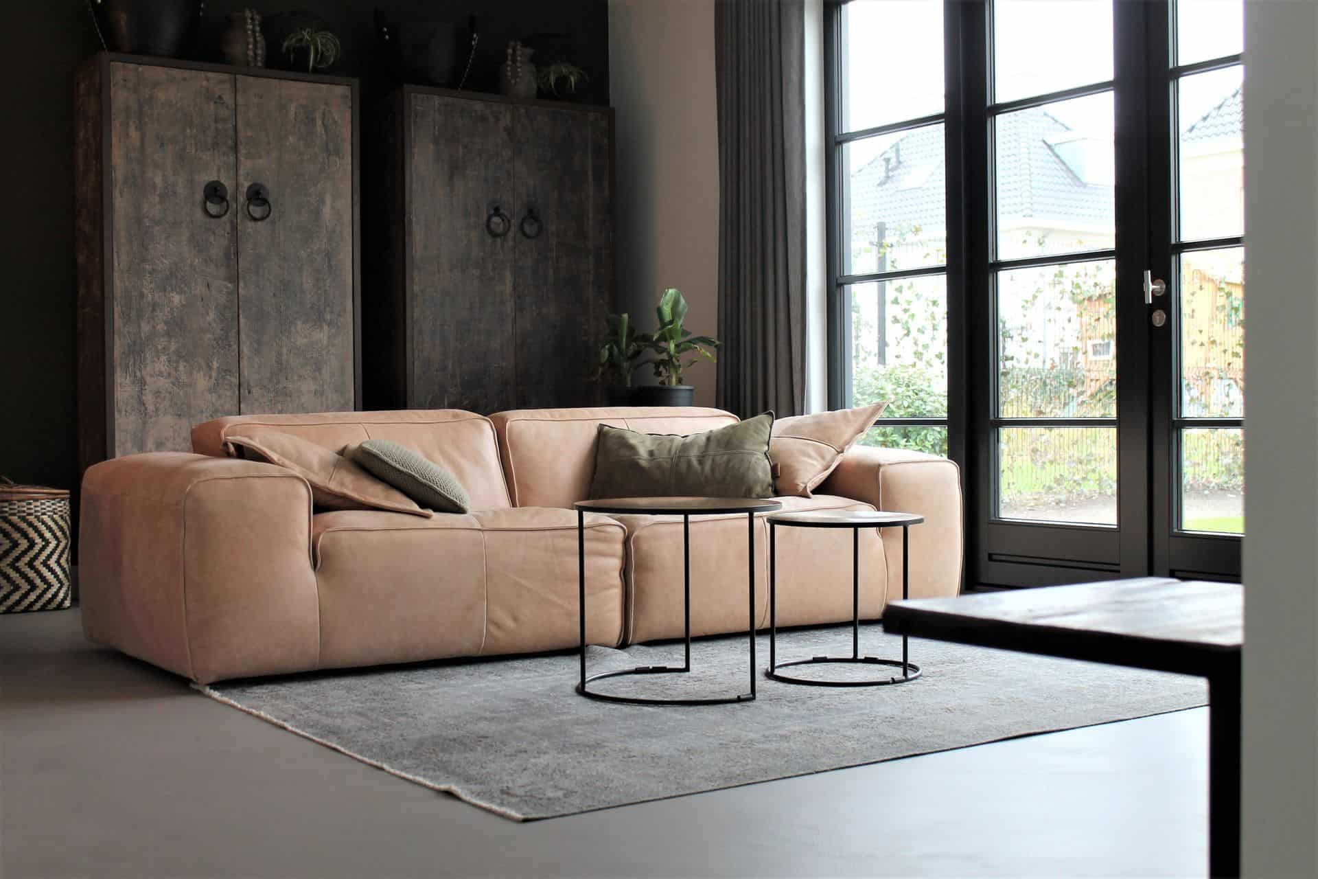 Betonlook stuc in de woonkamer Woerden Willem Designvloeren