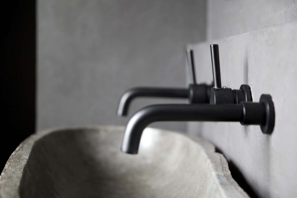 Betonlook wanden, beton cire in de badkamer Willem Designvloeren