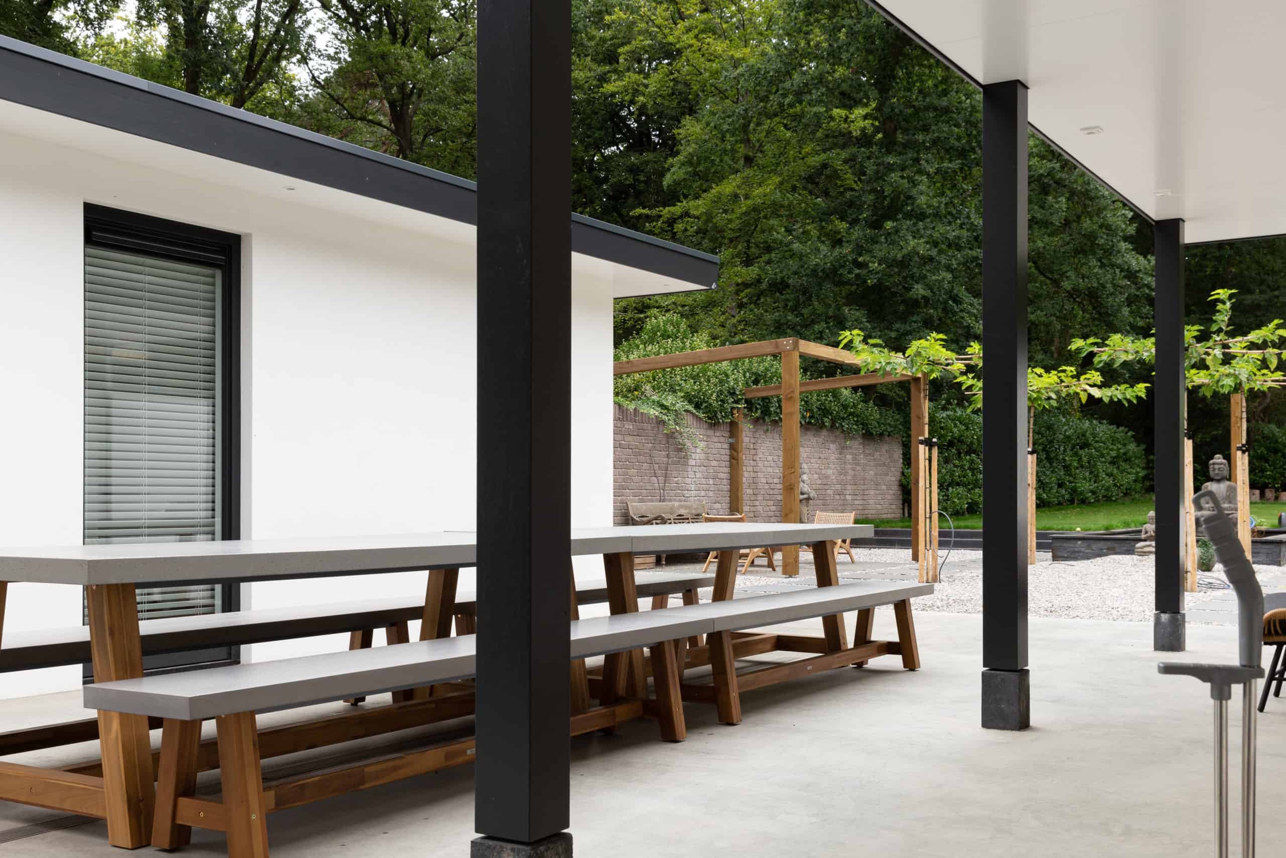 Gevlinderd betonnen terras in Soesterberg