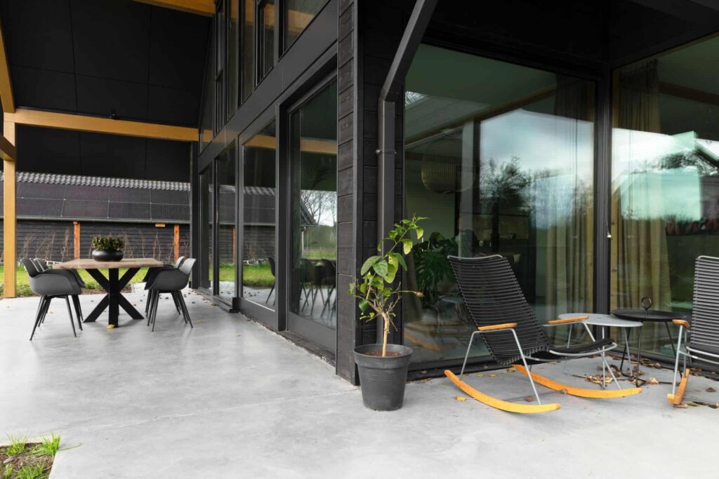 Gevlinderde betonvloer en betonnen terras in Zeist 3