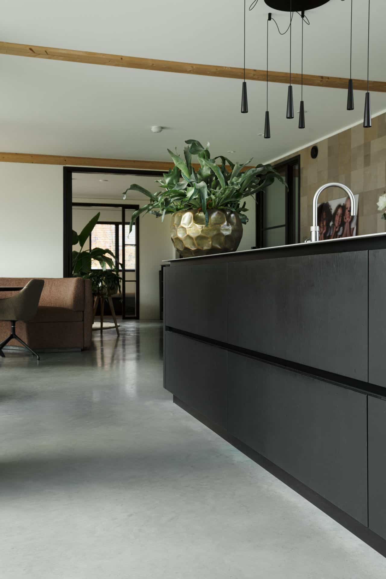 Gevlinderde betonvloer en betonnen terras in Zeist 6