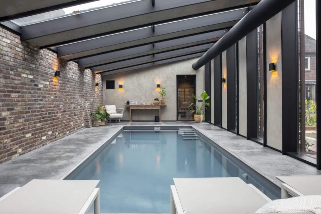 Gevlinderde woonbeton vloer poolhouse Cuijk