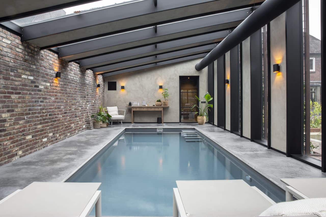 Gevlinderde woonbeton vloer poolhouse Cuijk