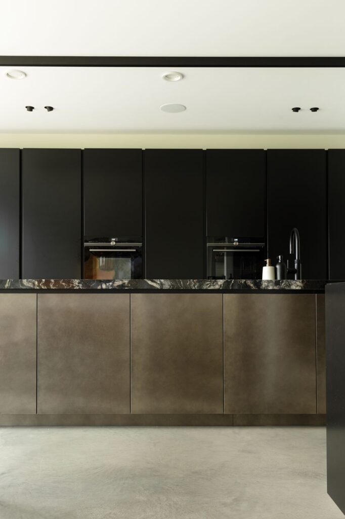 Italiaanse betonlook vloer keuken in Tiel