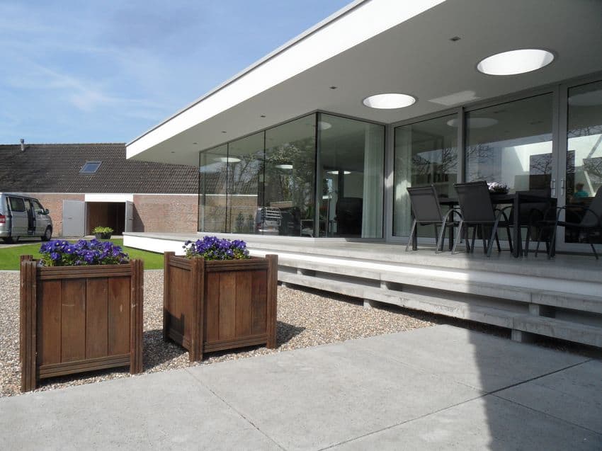 foto betonnen, beton terras met pad, betonnen terrasvloer Willem Designvloeren