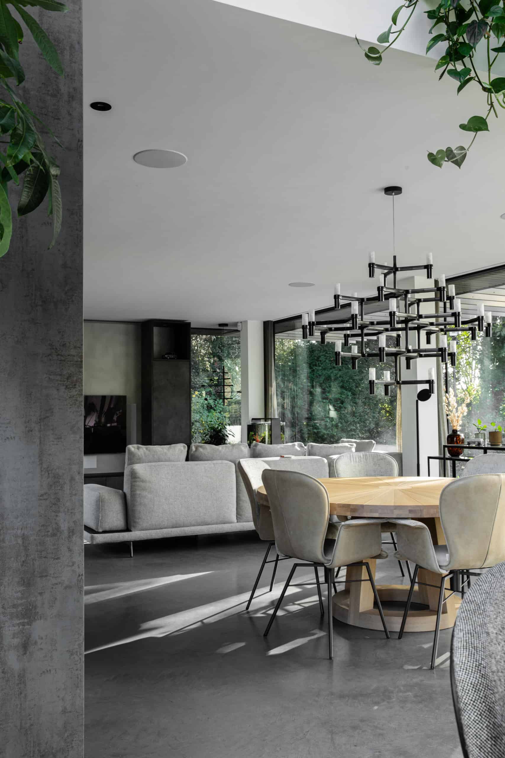 Villa in Bemmel met een gevlinderde betonvloer