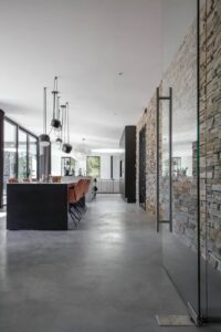 Keuken met betonvloer