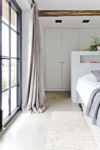 Betonvloer in slaapkamer