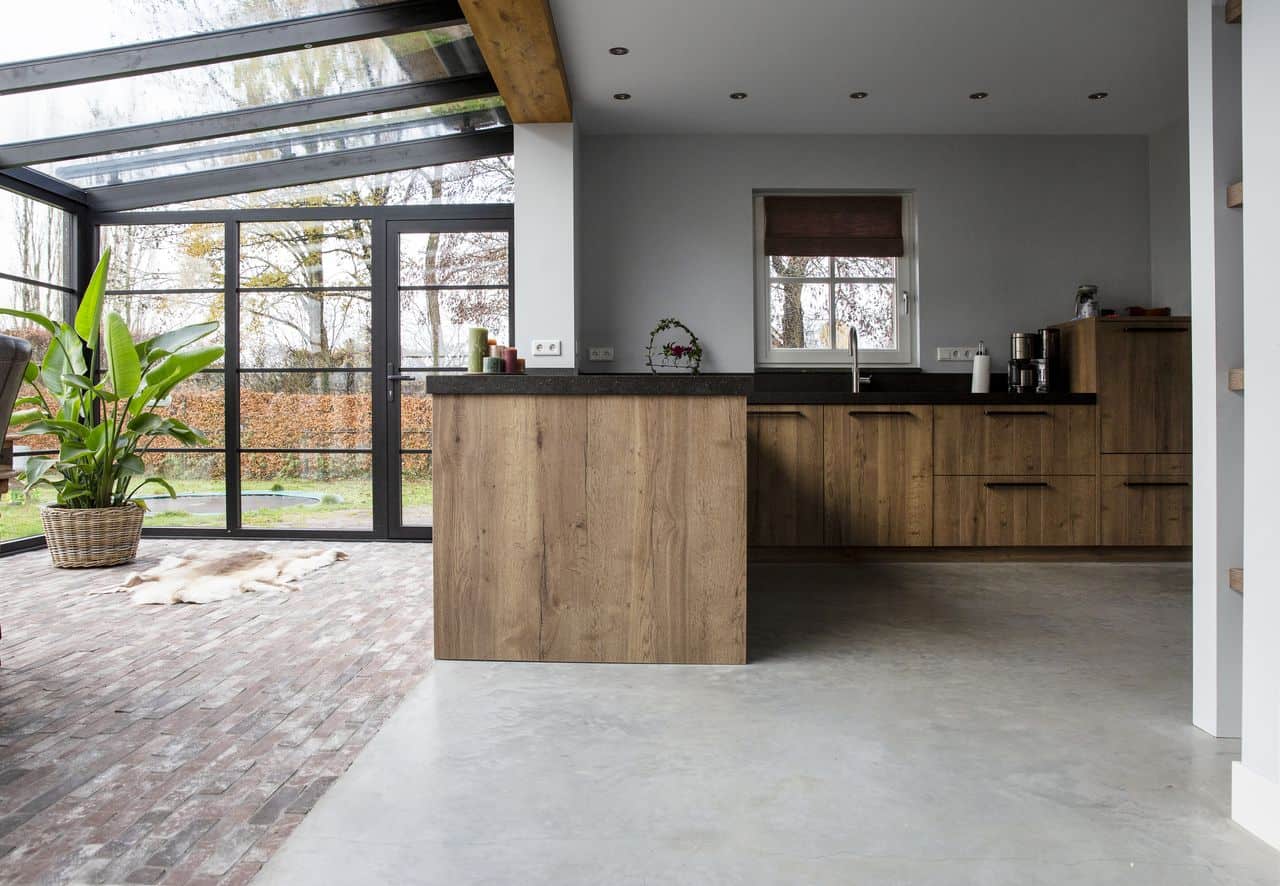 betonvloer met bricks, waaltjes en beton