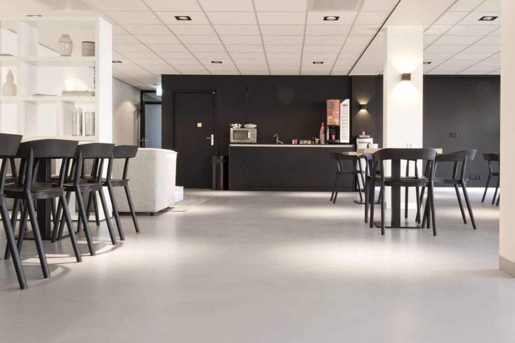 cement gebonden gietvloer betonlook, betonlook gietvloer kantine Kesteren