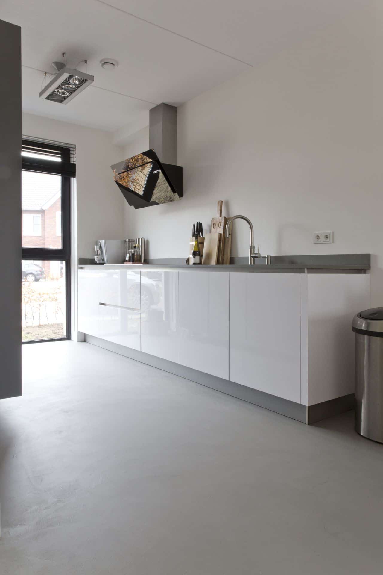 keukenvloer betonlook, betonlookvloer keuken