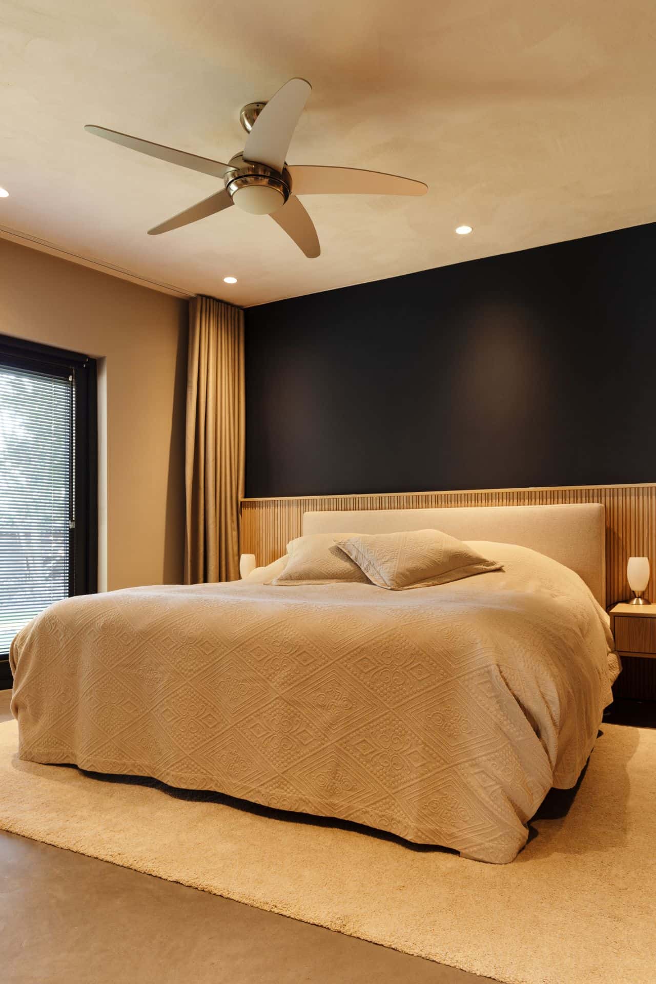 gevlinderde betonvloer in slaapkamer