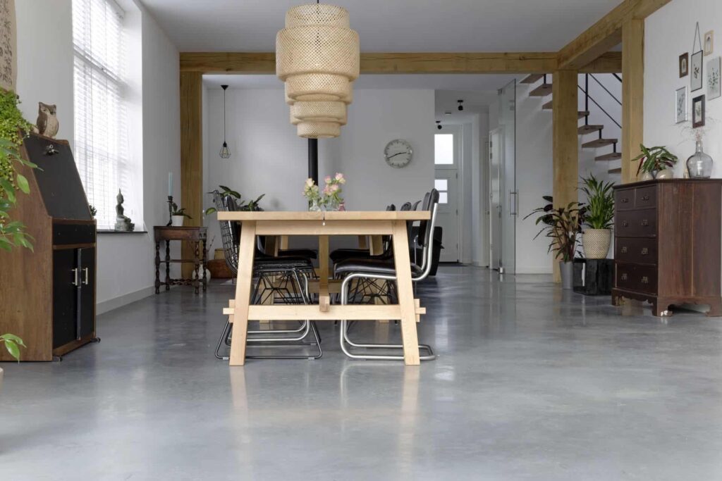 Foto gevlinderde woonbeton vloer Willem Designvloeren