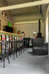 Gevlinderde woonbeton vloer in Bar