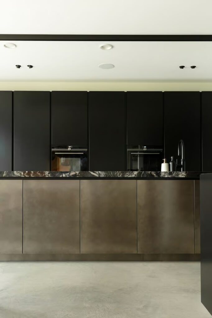 Italiaanse betonlook vloer keuken in Tiel