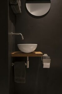 Beton ciré wanden Ral 7022 in het toilet