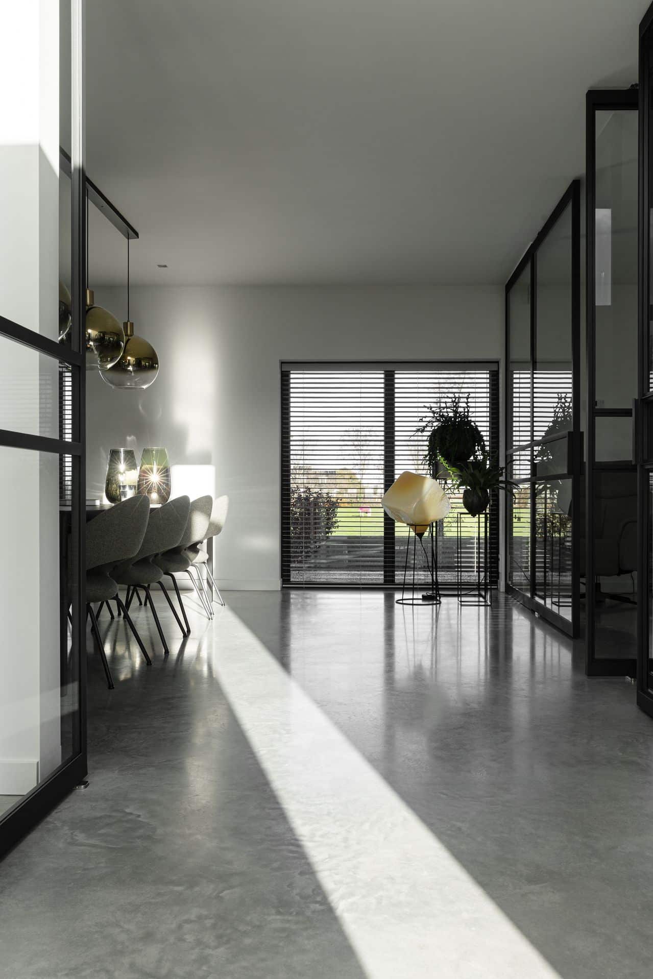 gevlinderde woonbetonvloer woonkamer