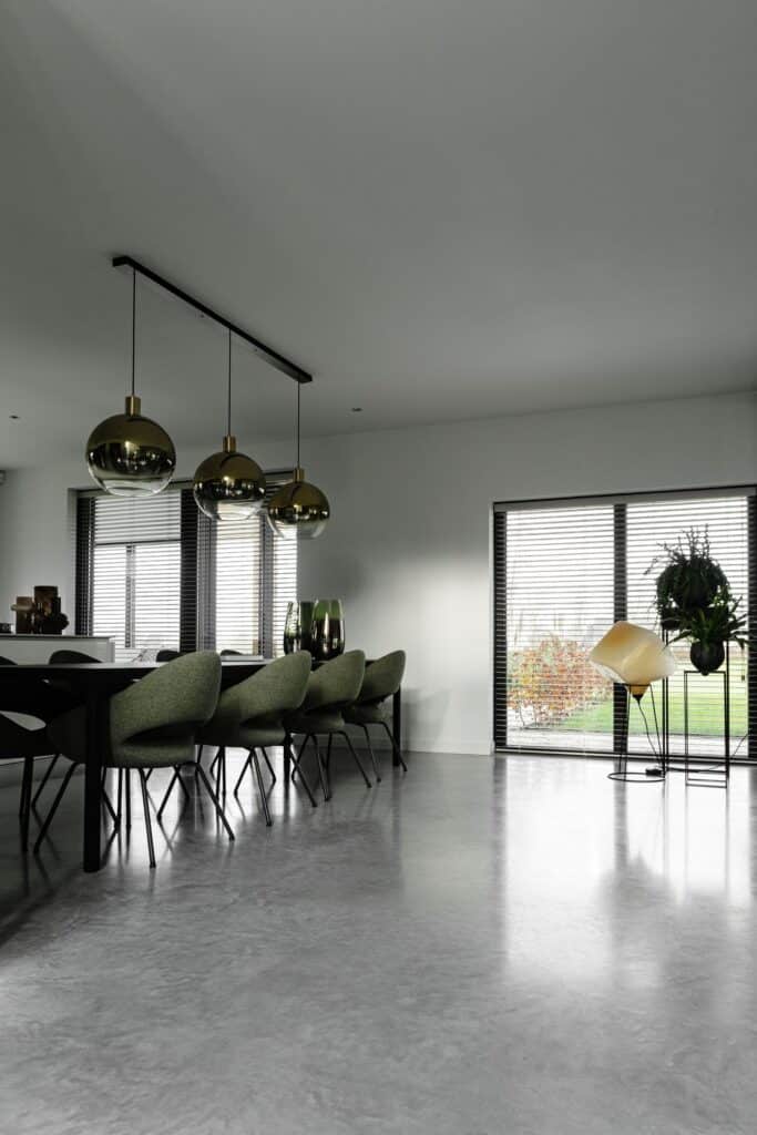 gevlinderde betonvloer eetkamer