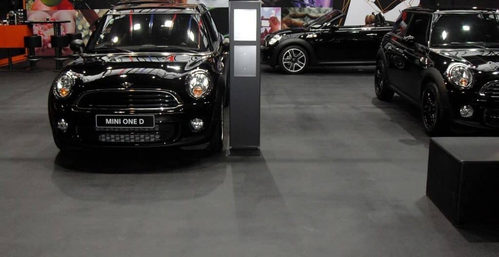 troffelvloer auto showroom vloer
