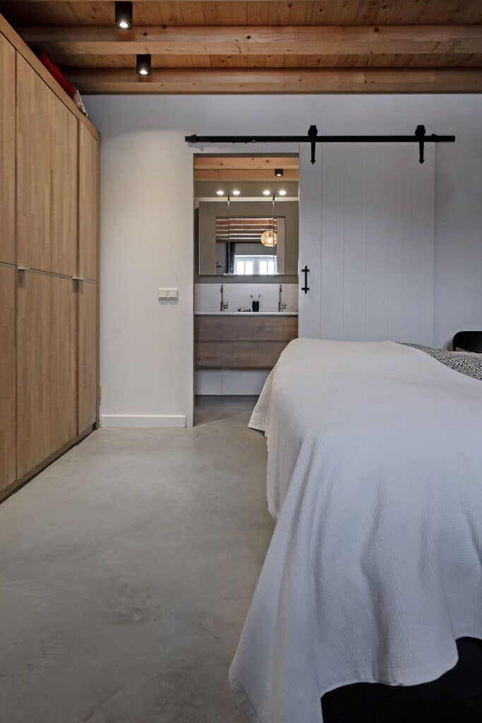 Gevlinderde betonvloer slaapkamer Deurne