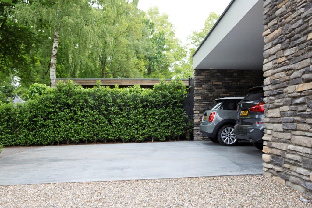 Gevlinderd betonnen terras en oprit in Oisterwijk