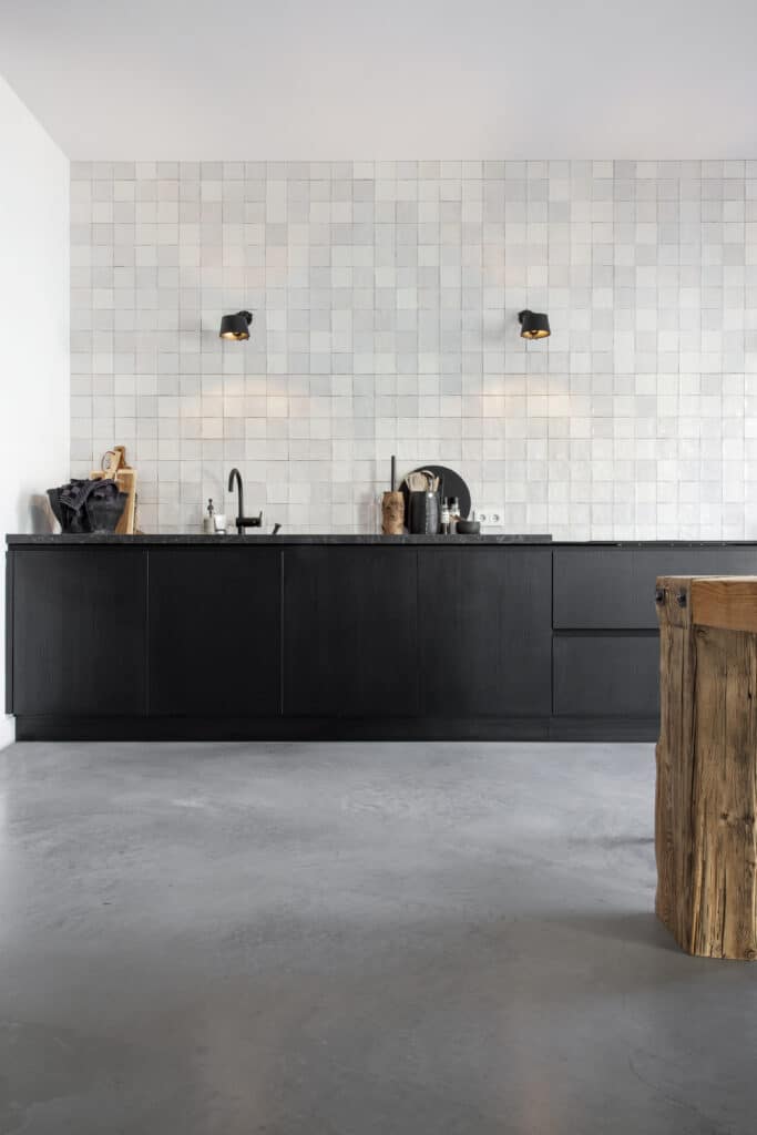 Gevlinderde woonbeton vloer in Kollum 17