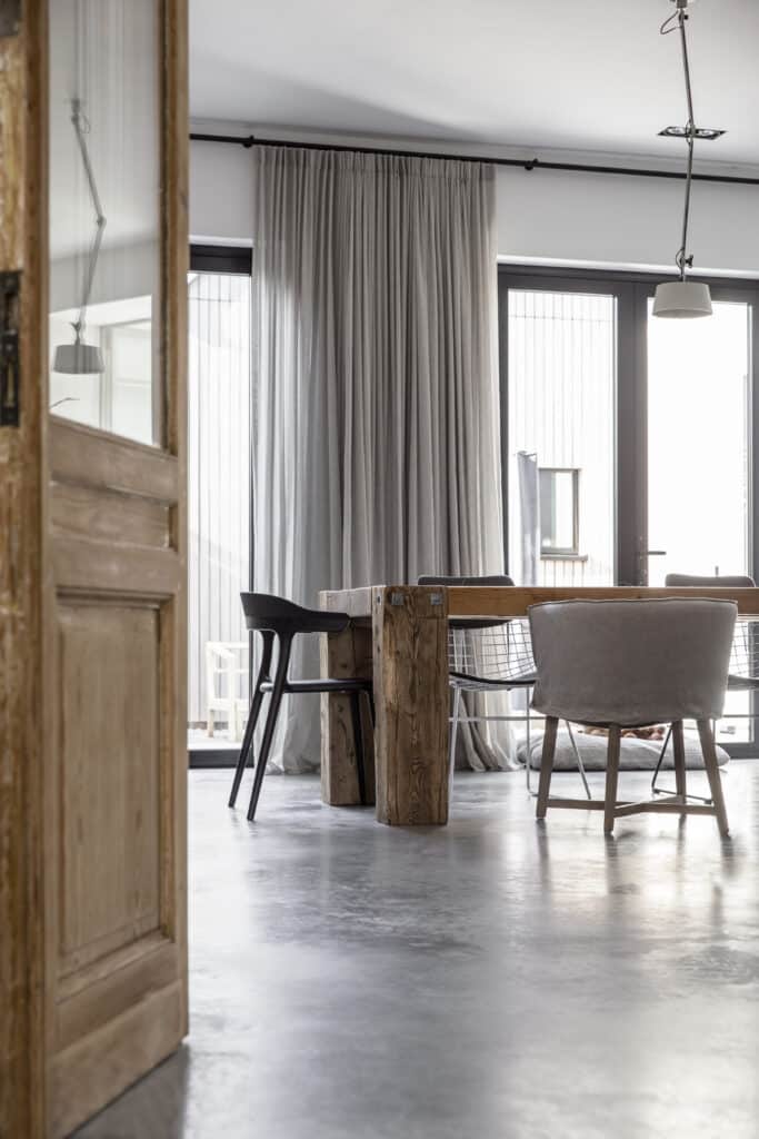 Gevlinderde woonbeton vloer in Kollum 33