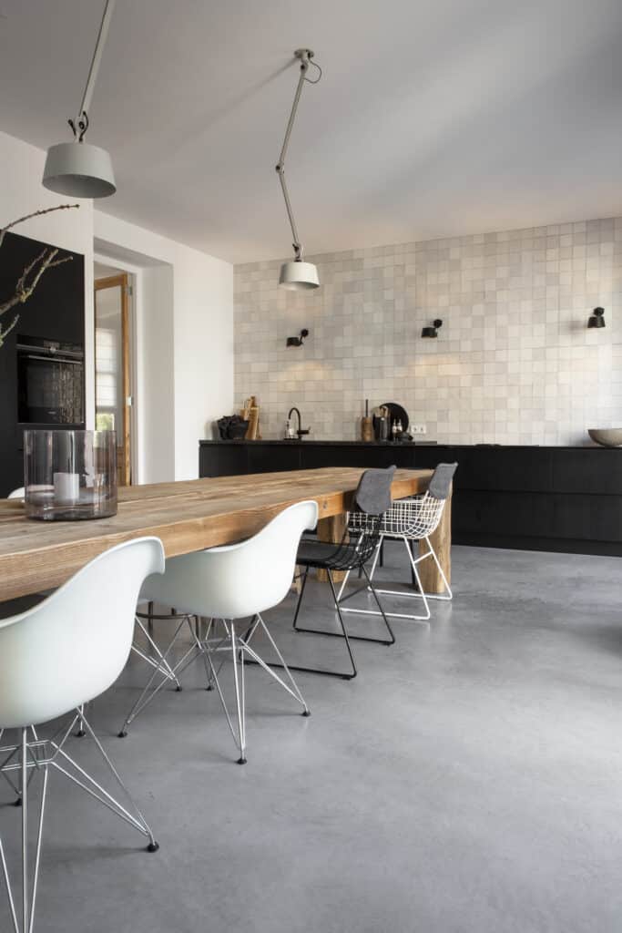 Gevlinderde woonbeton vloer in Kollum 7