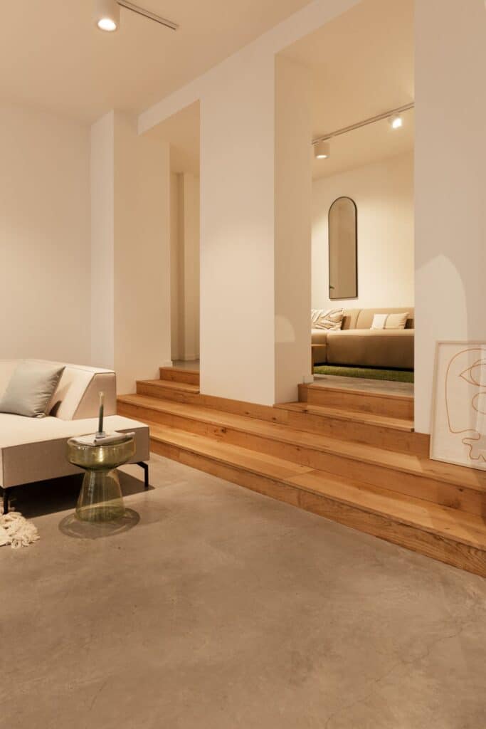 gevlinderde betonvloer leerdam showroom vloer