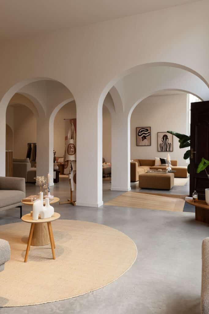 gevlinderde betonvloer leerdam showroom vloer