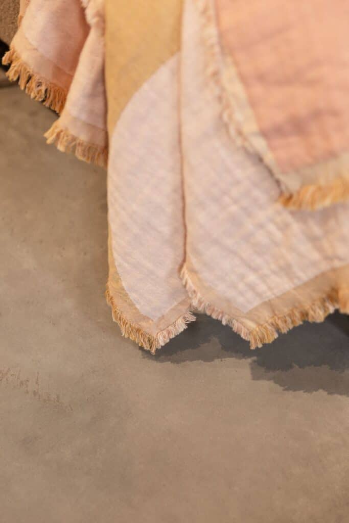 gevlinderde betonvloer leerdam showroom vloer