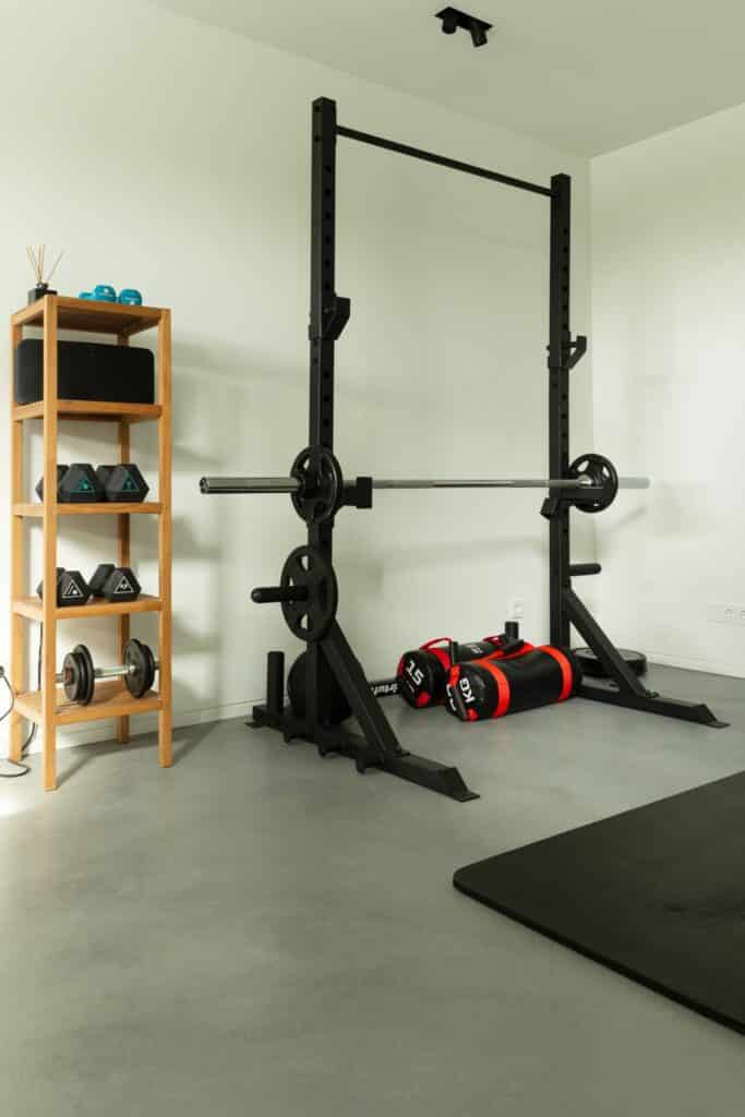 gevlinderde betonvloer met sportruimte wilp