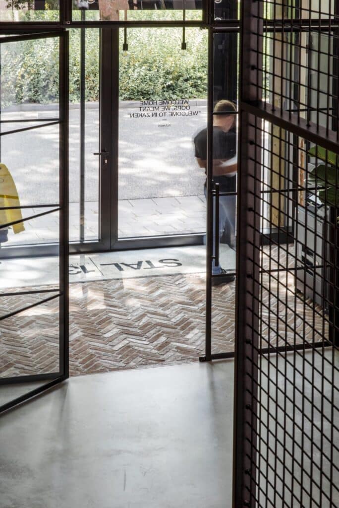 gevlinderde betonvloer kantoor terneuzen