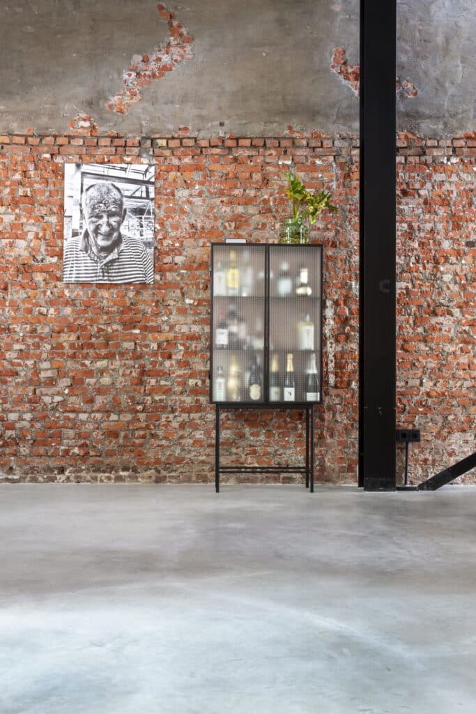 gevlinderde betonvloer kantoor terneuzen