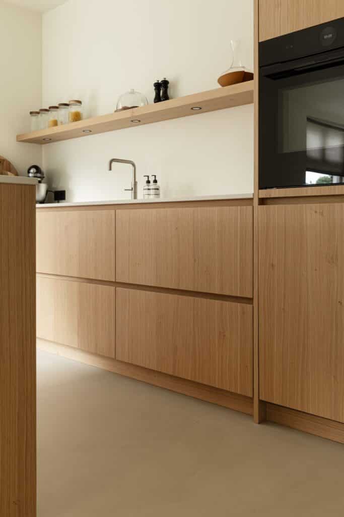 lavasteen gietvloer keuken zandkleur