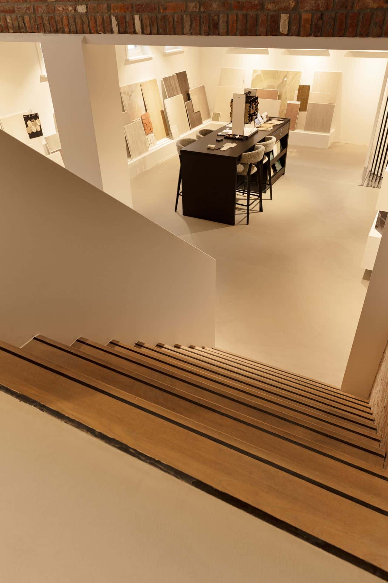 lavasteen gietvloer badkamer showroom dodewaard
