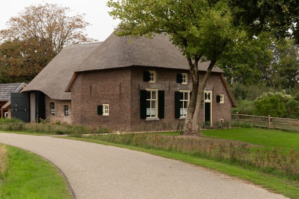 gevlinderde betonvloer en beton cire wanden wijchen