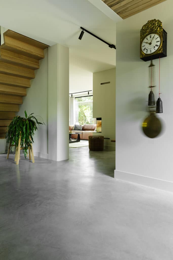 Gevlinderde woonbetonvloer + beton cire Groenekan-1