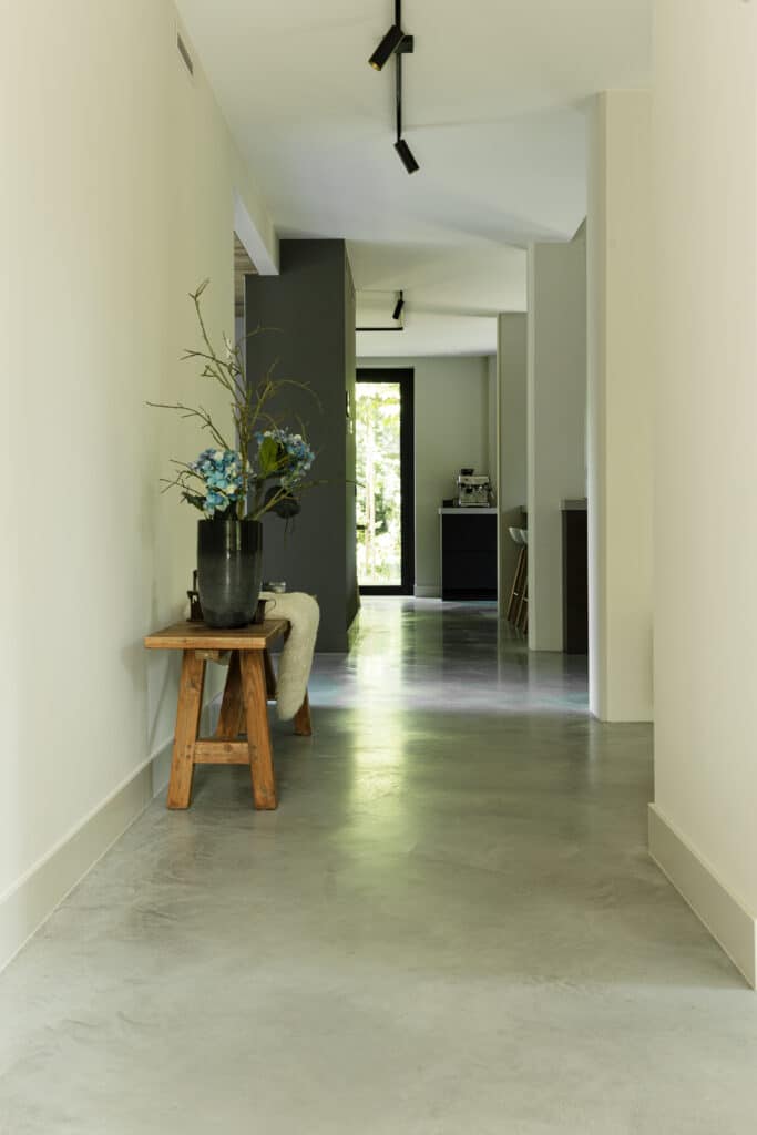 Gevlinderde woonbetonvloer + beton cire Groenekan-1