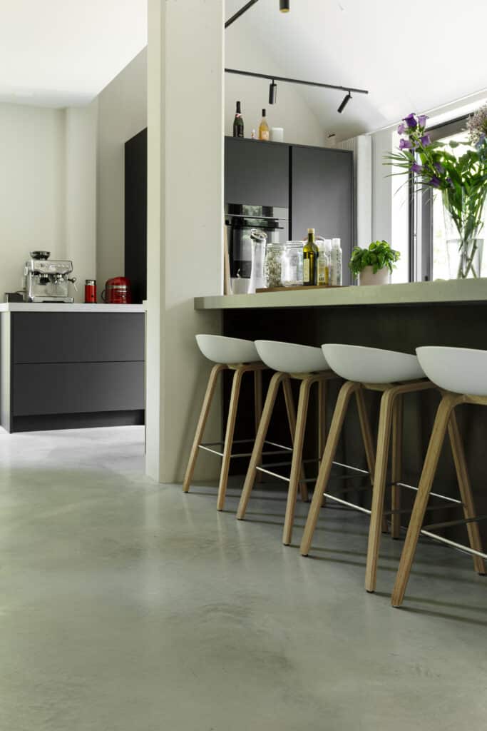 Gevlinderde woonbetonvloer + beton cire Groenekan-1
