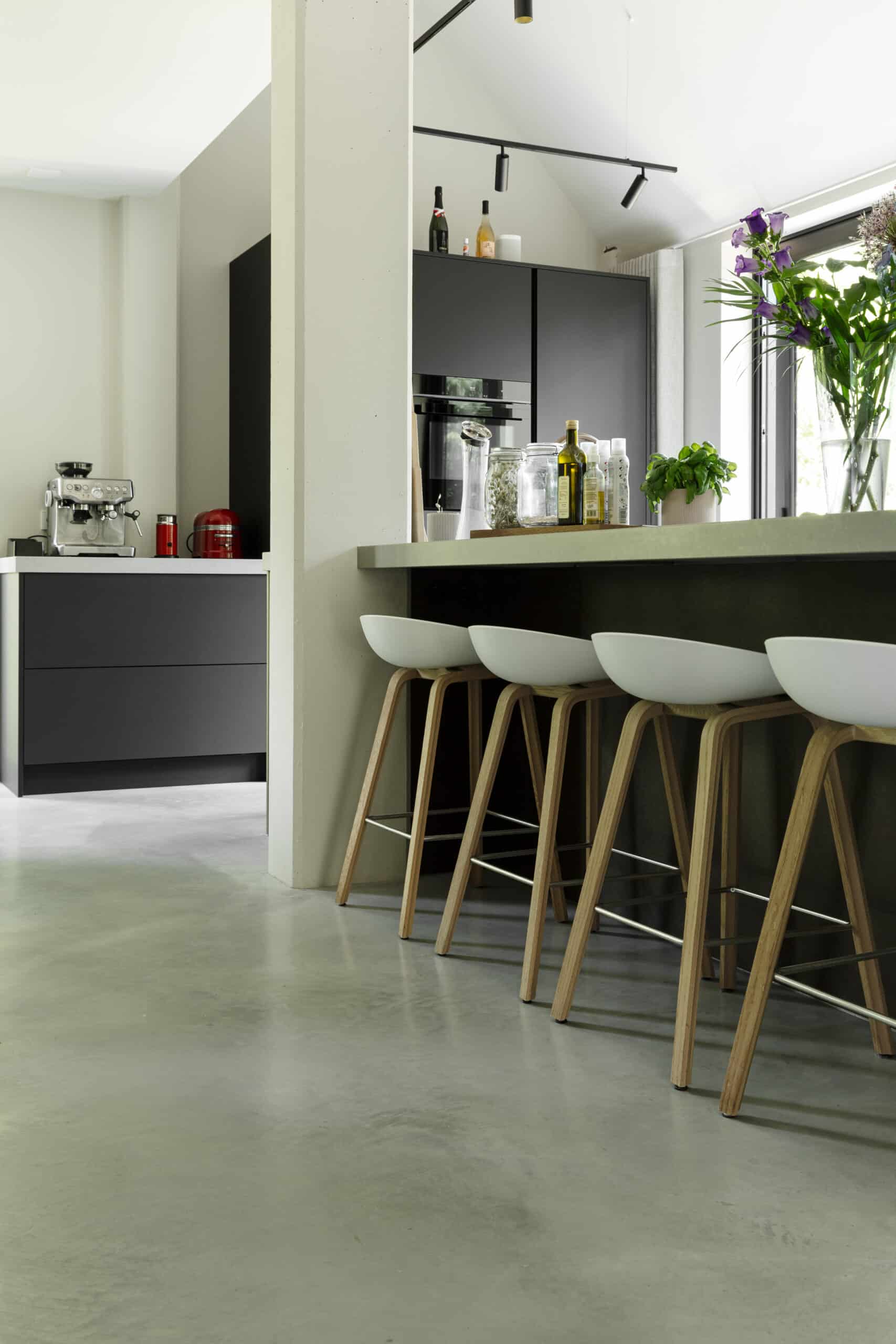 Gevlinderde woonbetonvloer + beton cire Groenekan-1