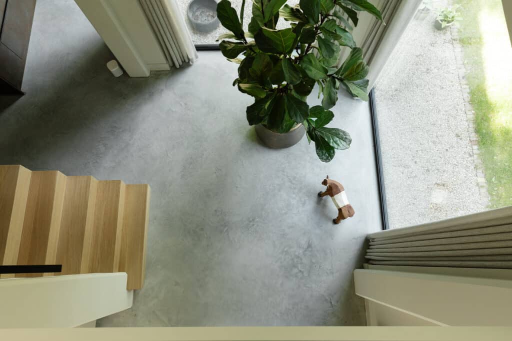 Gevlinderde woonbetonvloer + beton cire Groenekan-45