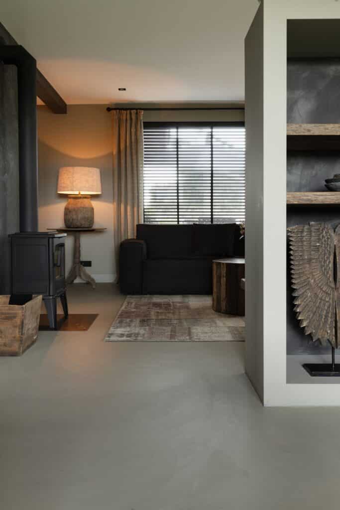 lavasteen gietvloer woonkamer