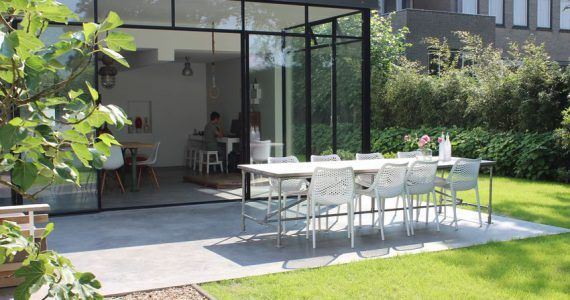 foto buiten betonnen, beton terras design, betonnen terrasvloer